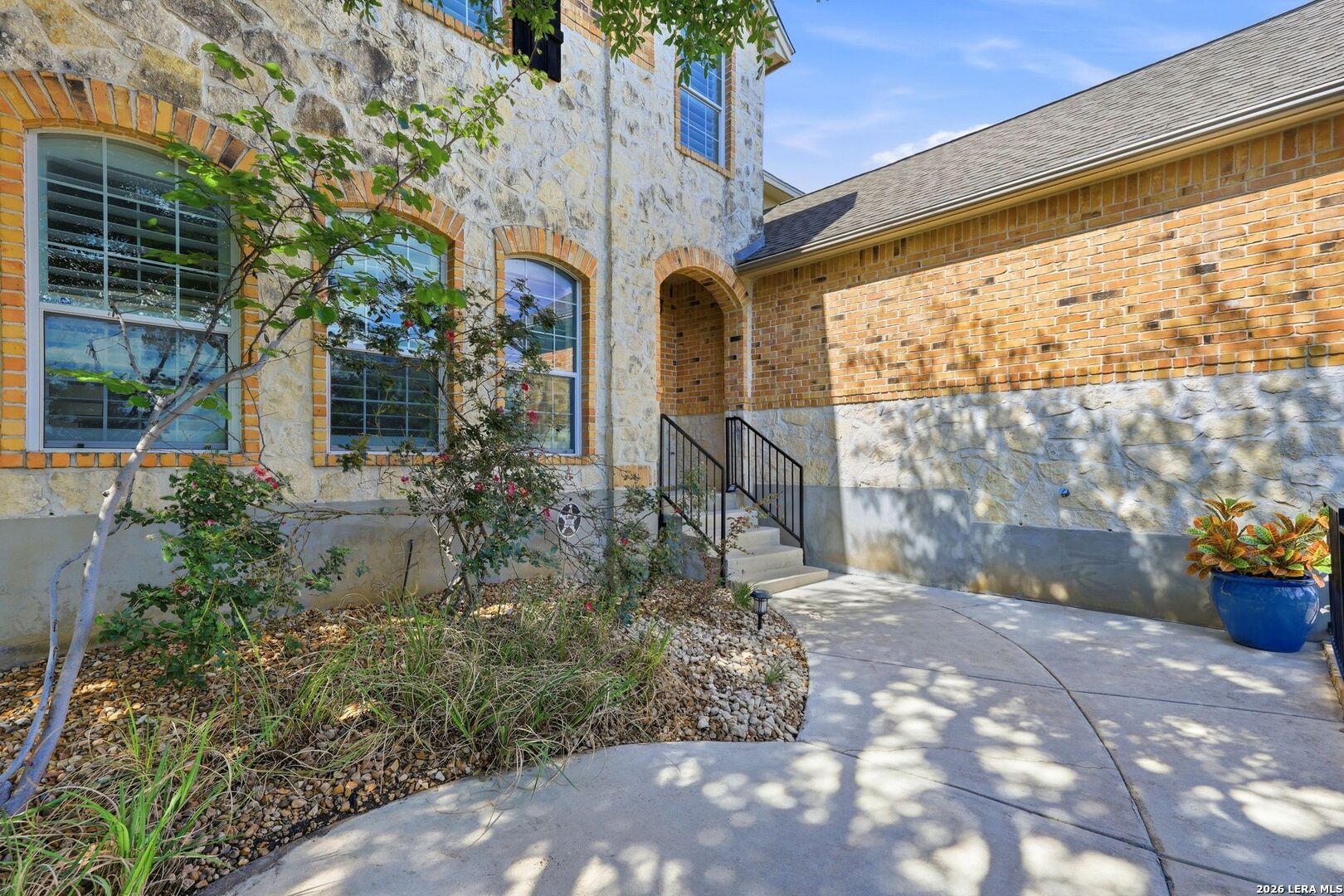 831 Queens Oak