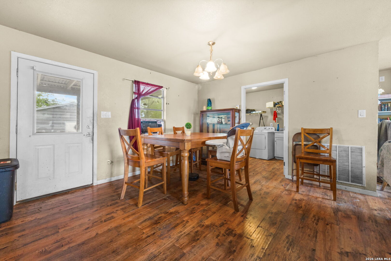 2305 Elaine Dr