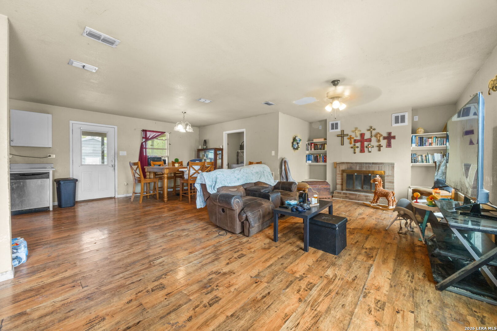 2305 Elaine Dr