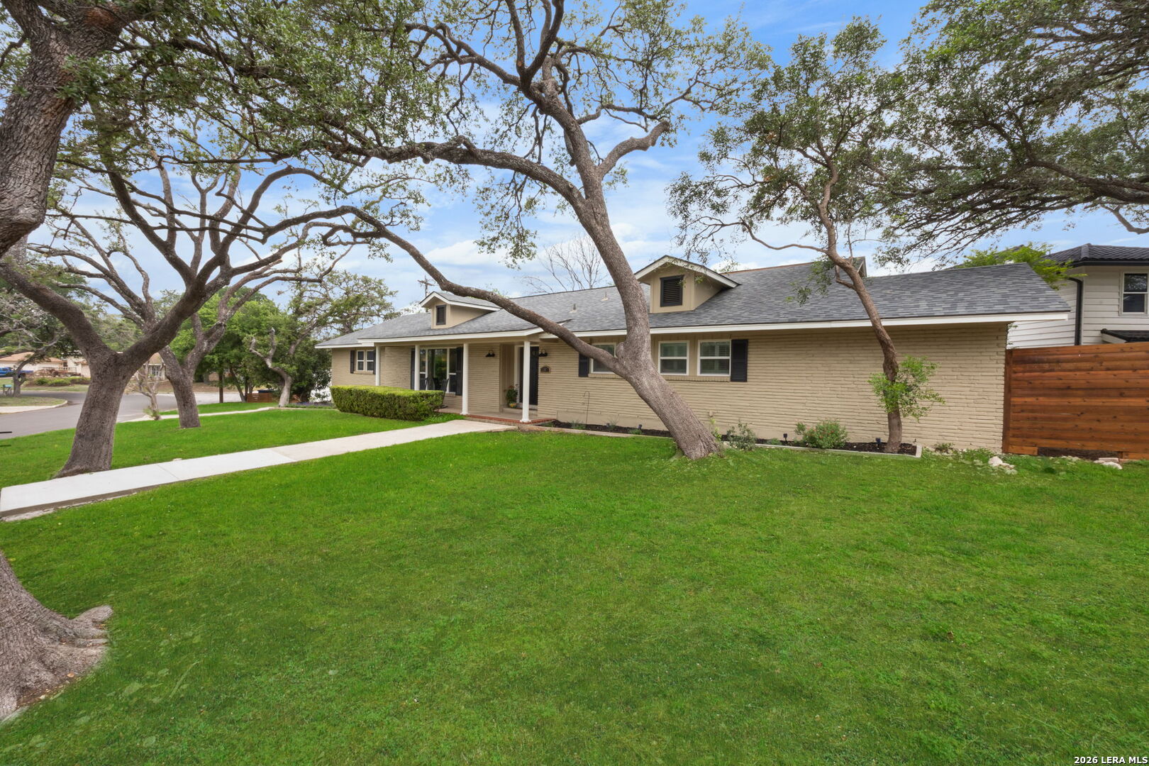 1307 MOUNT VIEJA DR