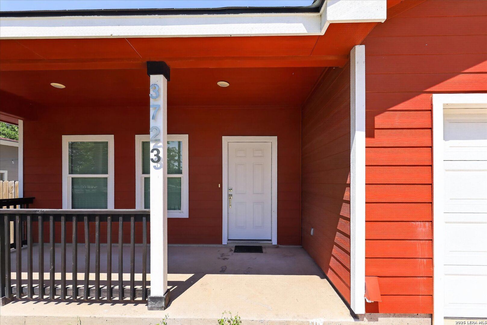 3723 Commercial Ave
