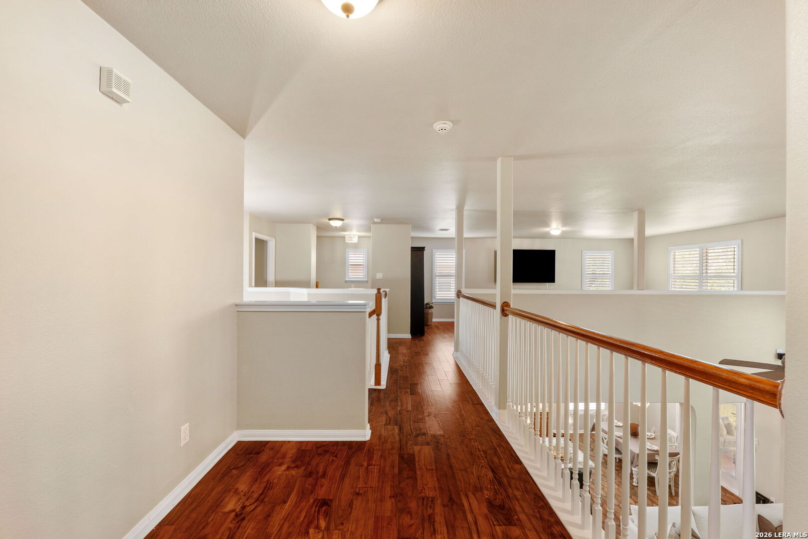 410 Midway Crst