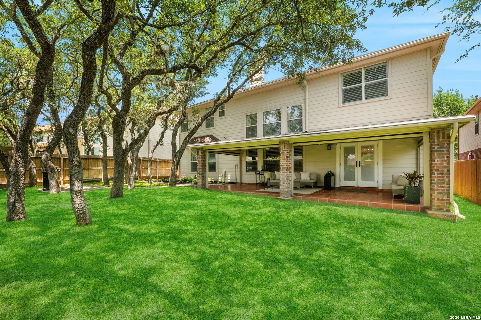 410 Midway Crst