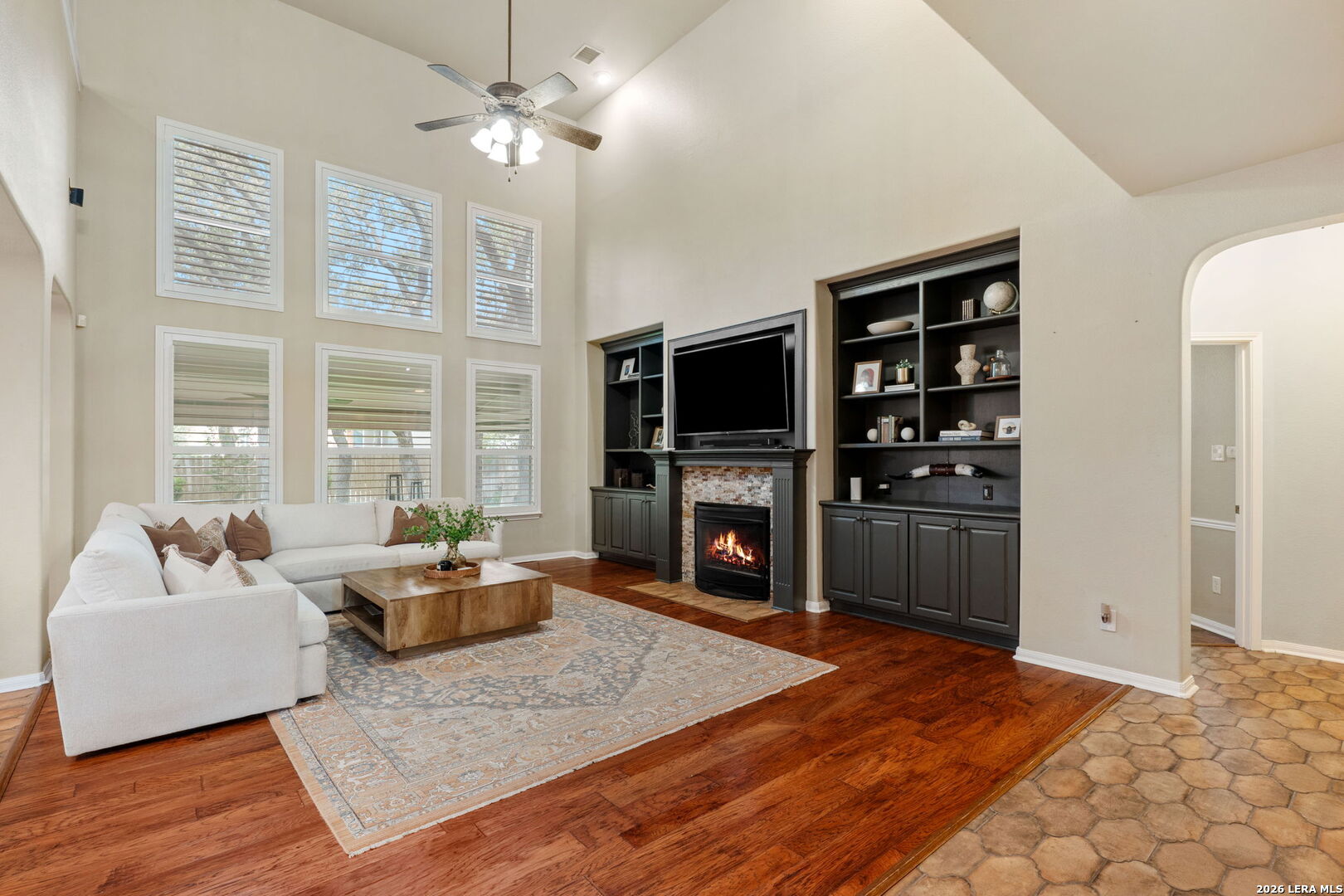 410 Midway Crst