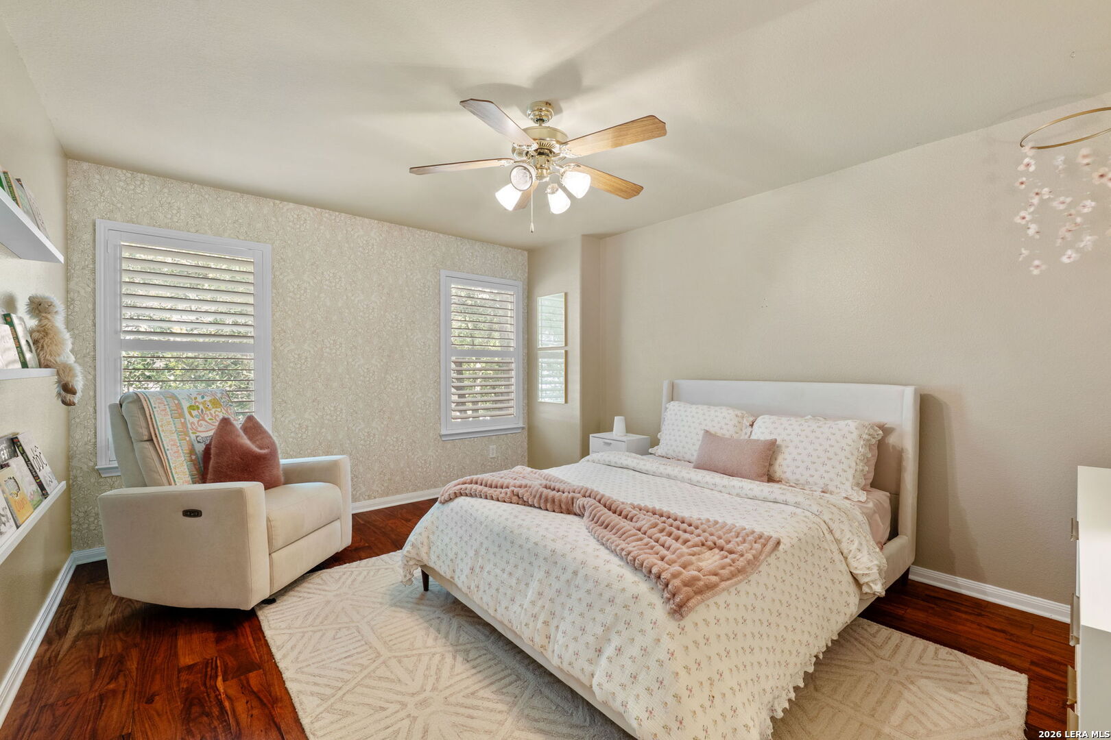 410 Midway Crst