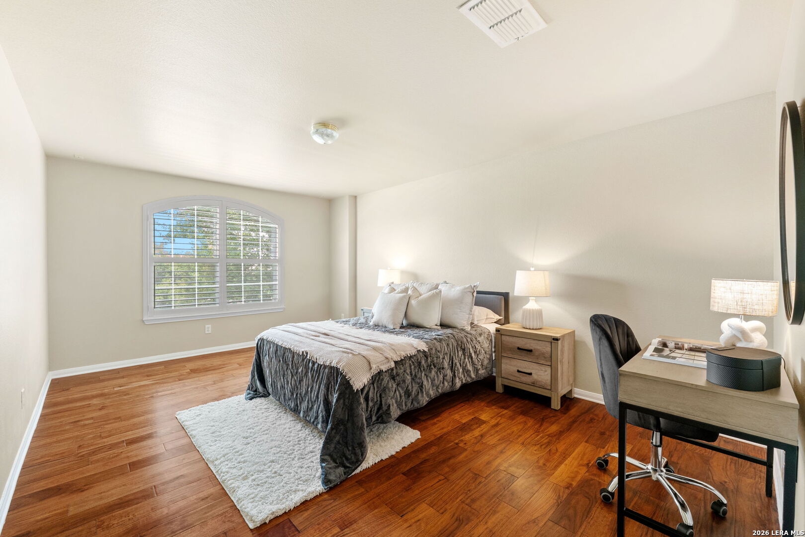 410 Midway Crst