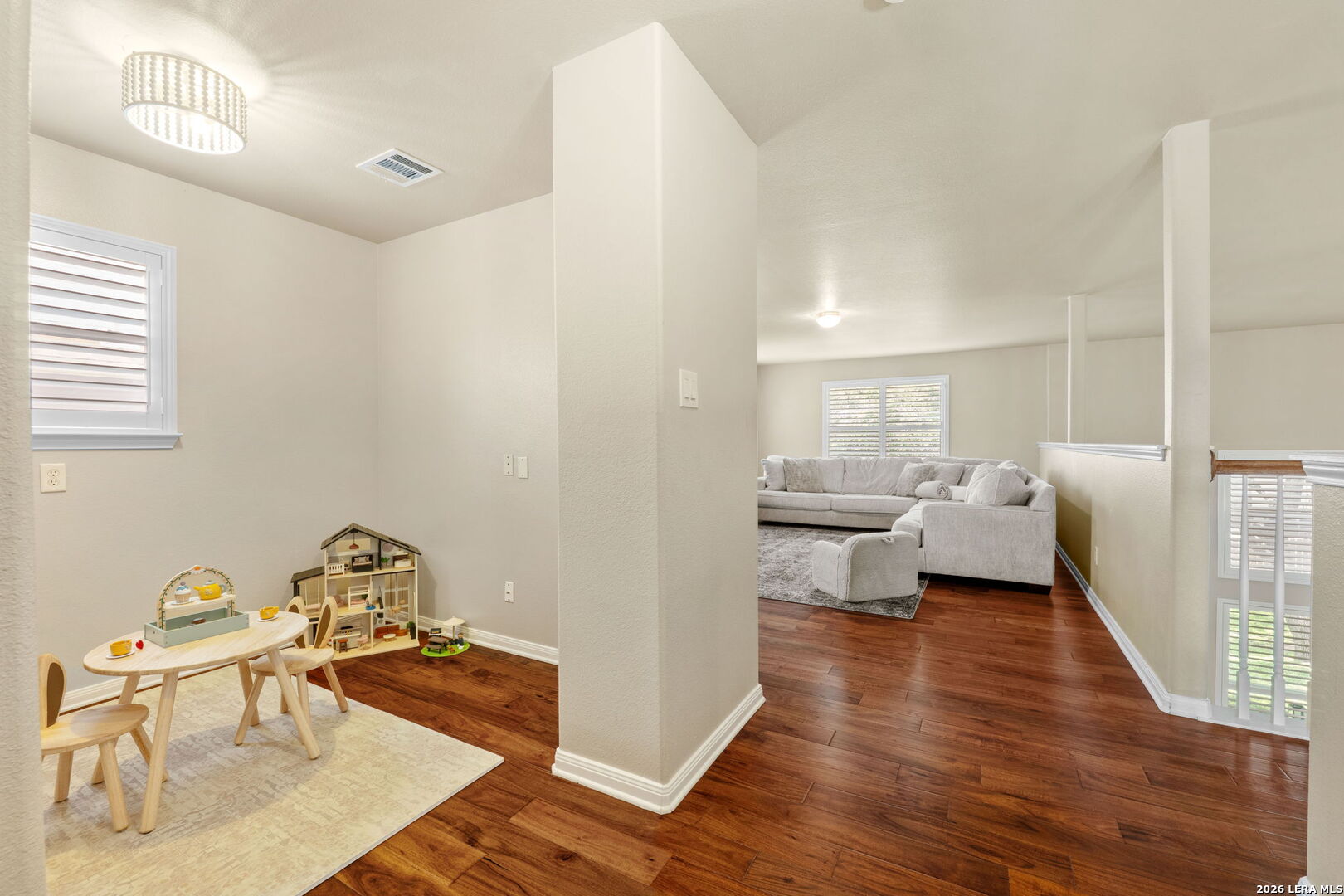 410 Midway Crst