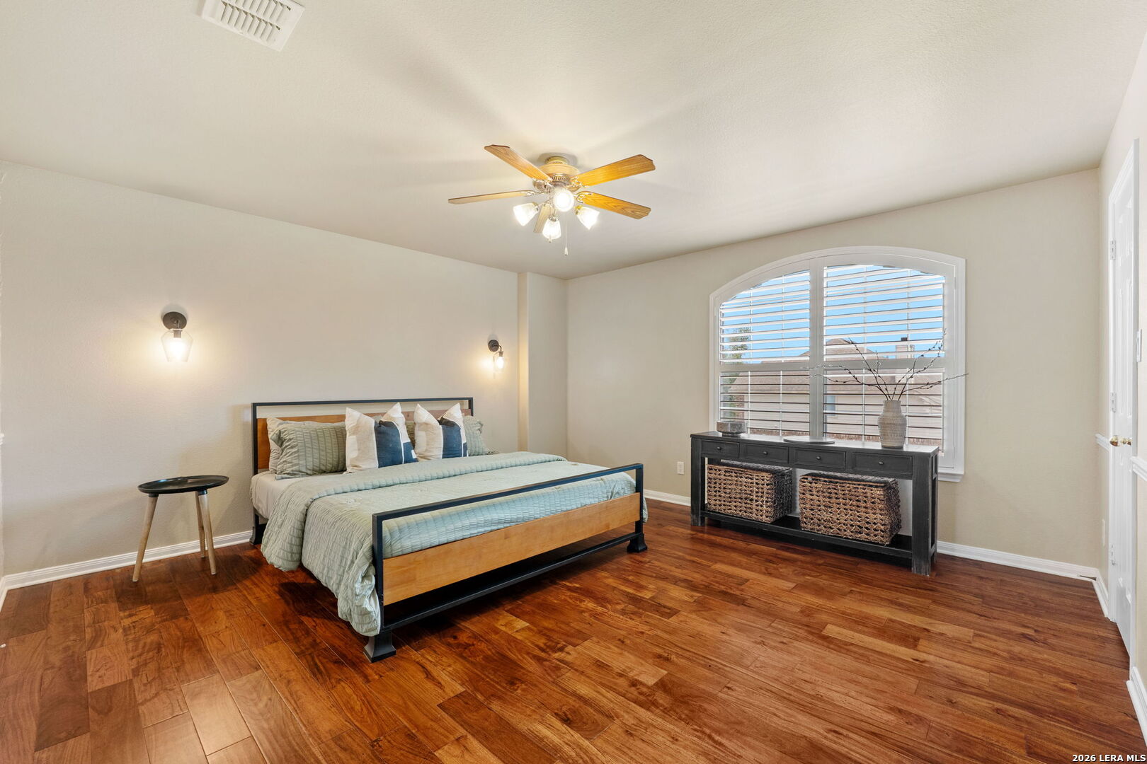 410 Midway Crst