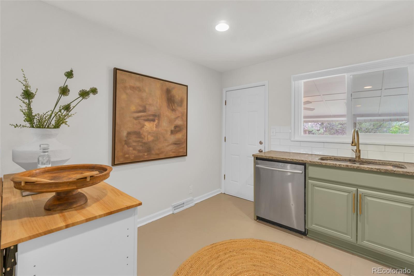 3112 W Layton Avenue