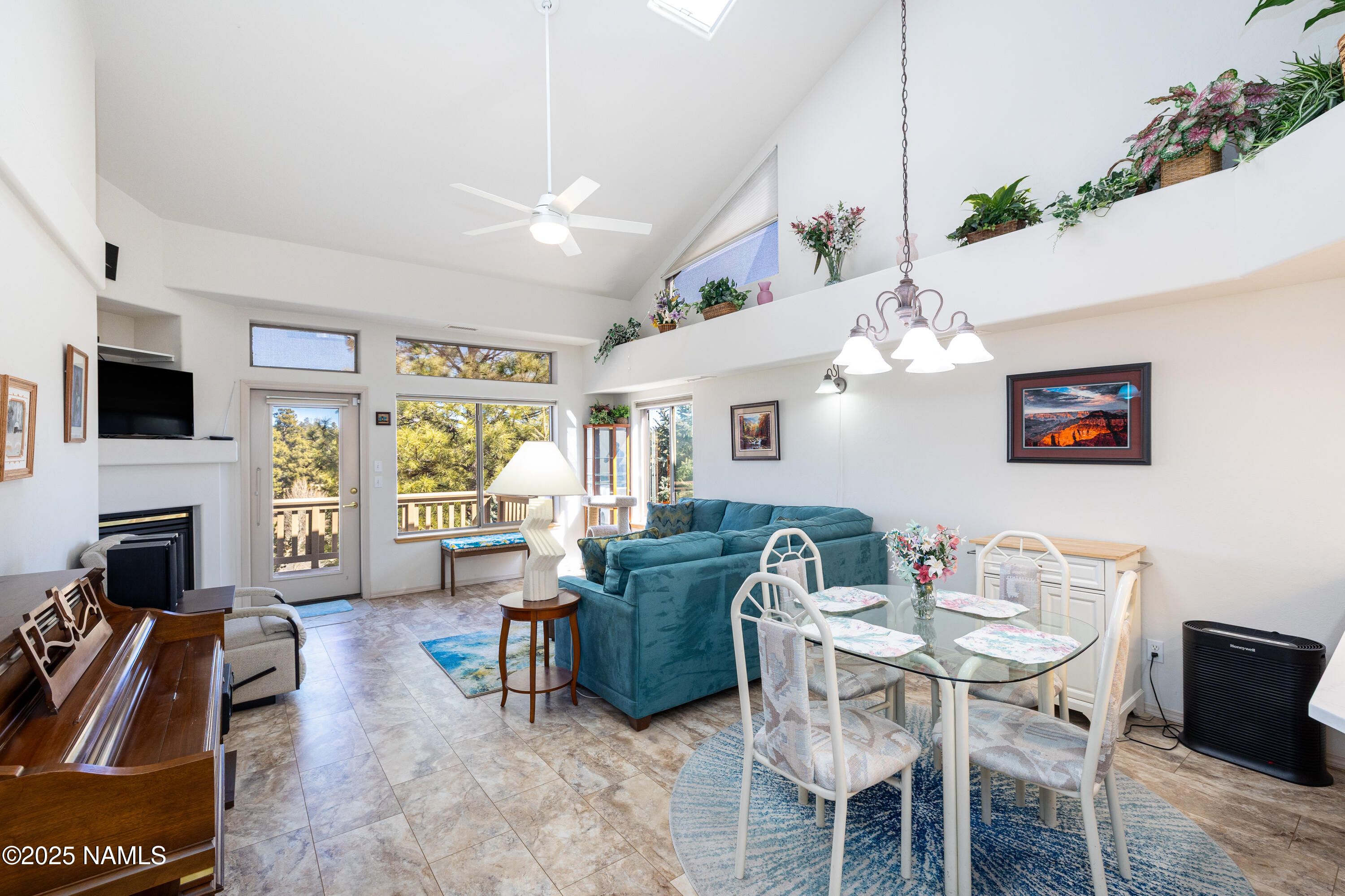 5962 E Mountain Oaks Drive
