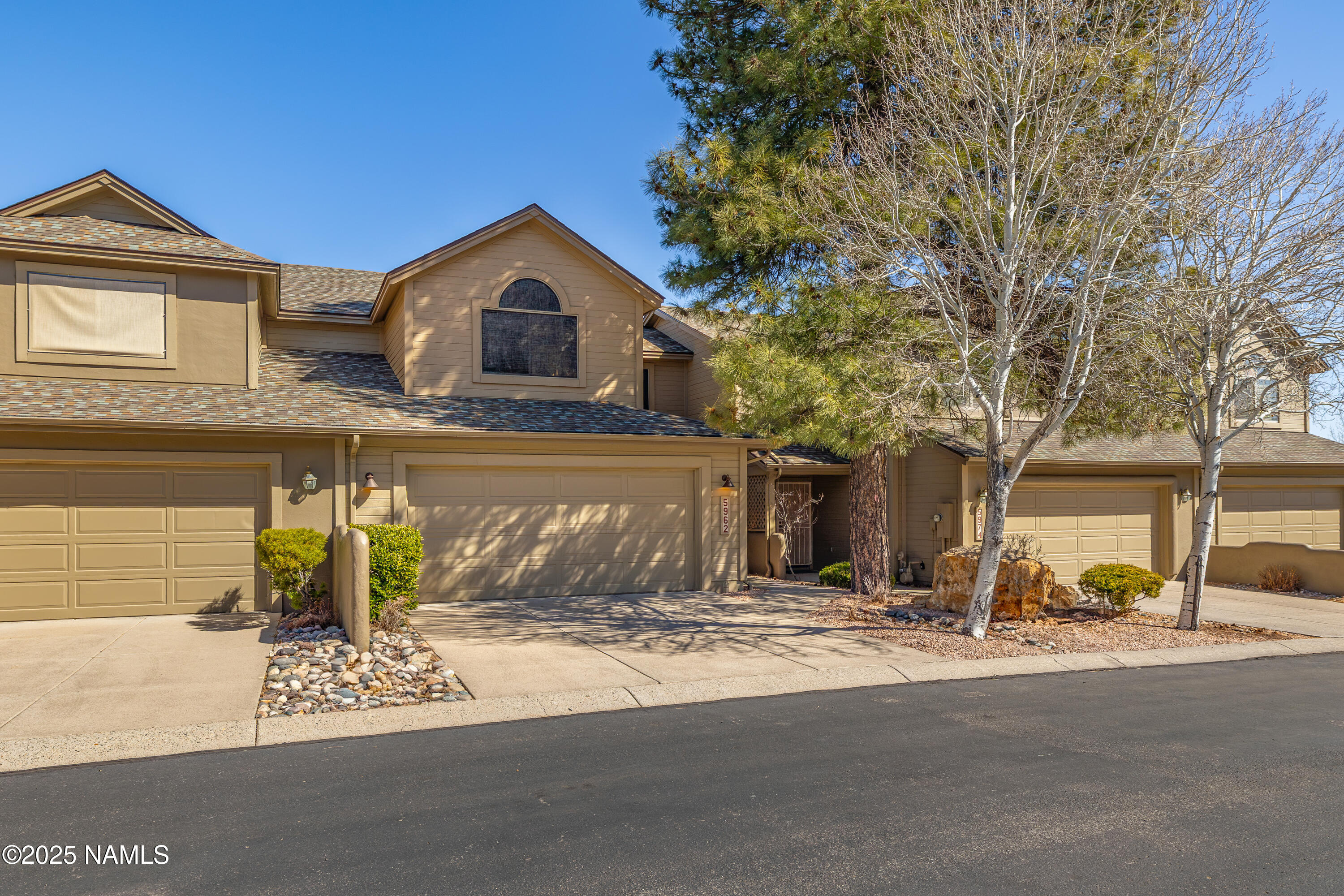 5962 E Mountain Oaks Drive