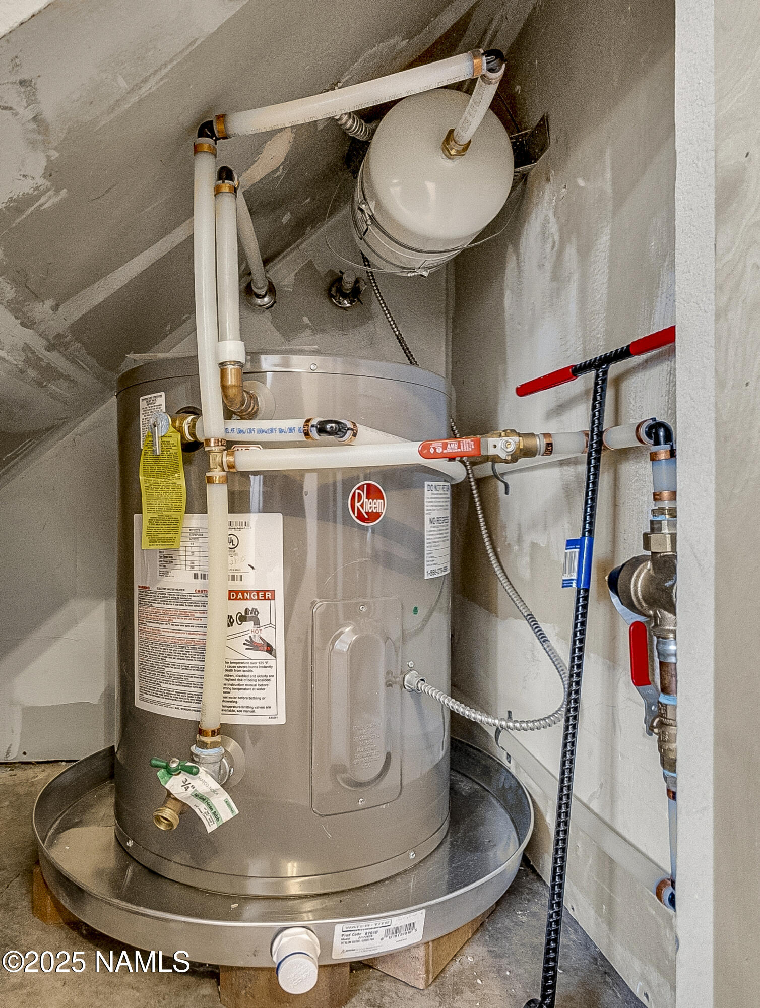 501 W Santa Fe Avenue, 3