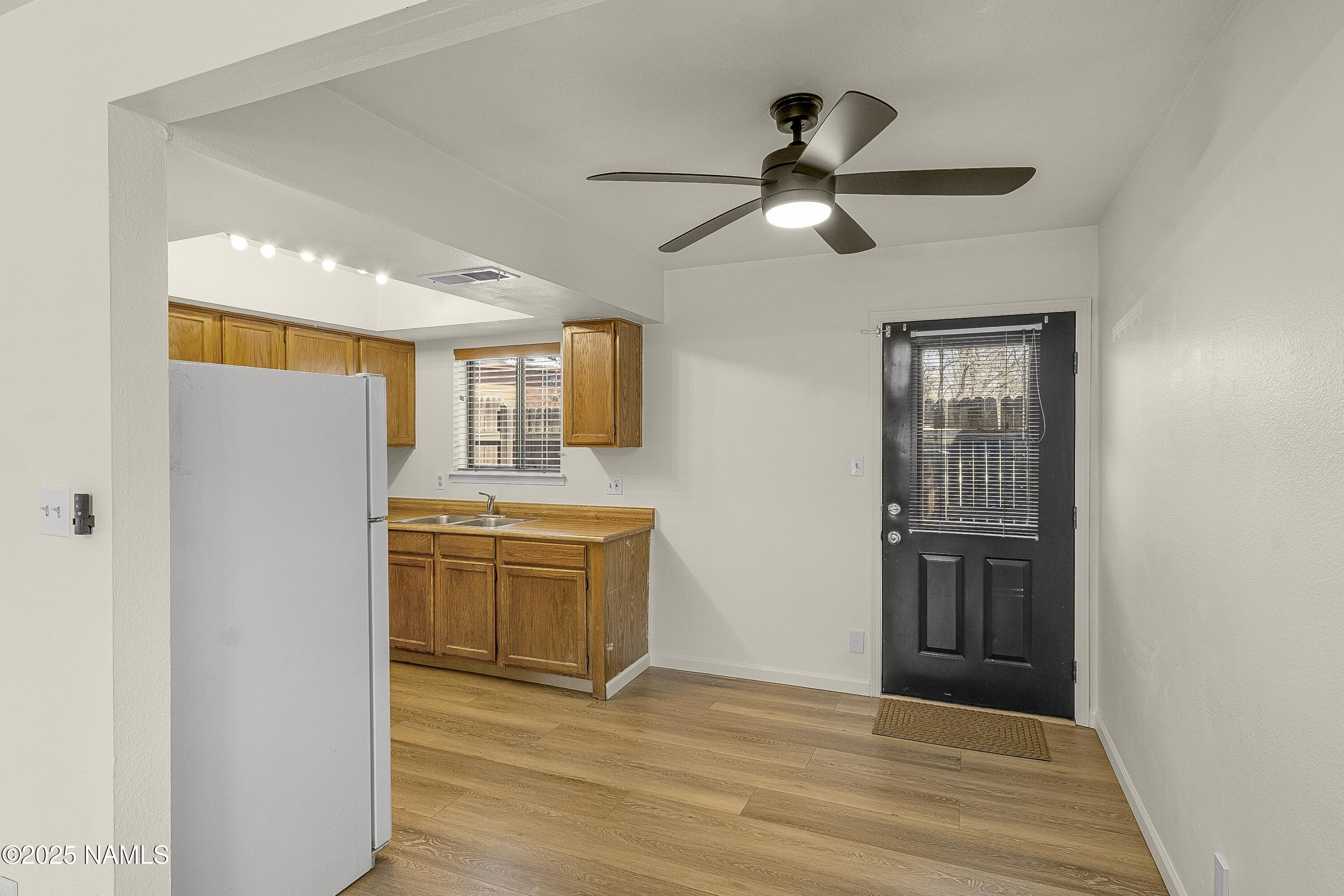 501 W Santa Fe Avenue, 3