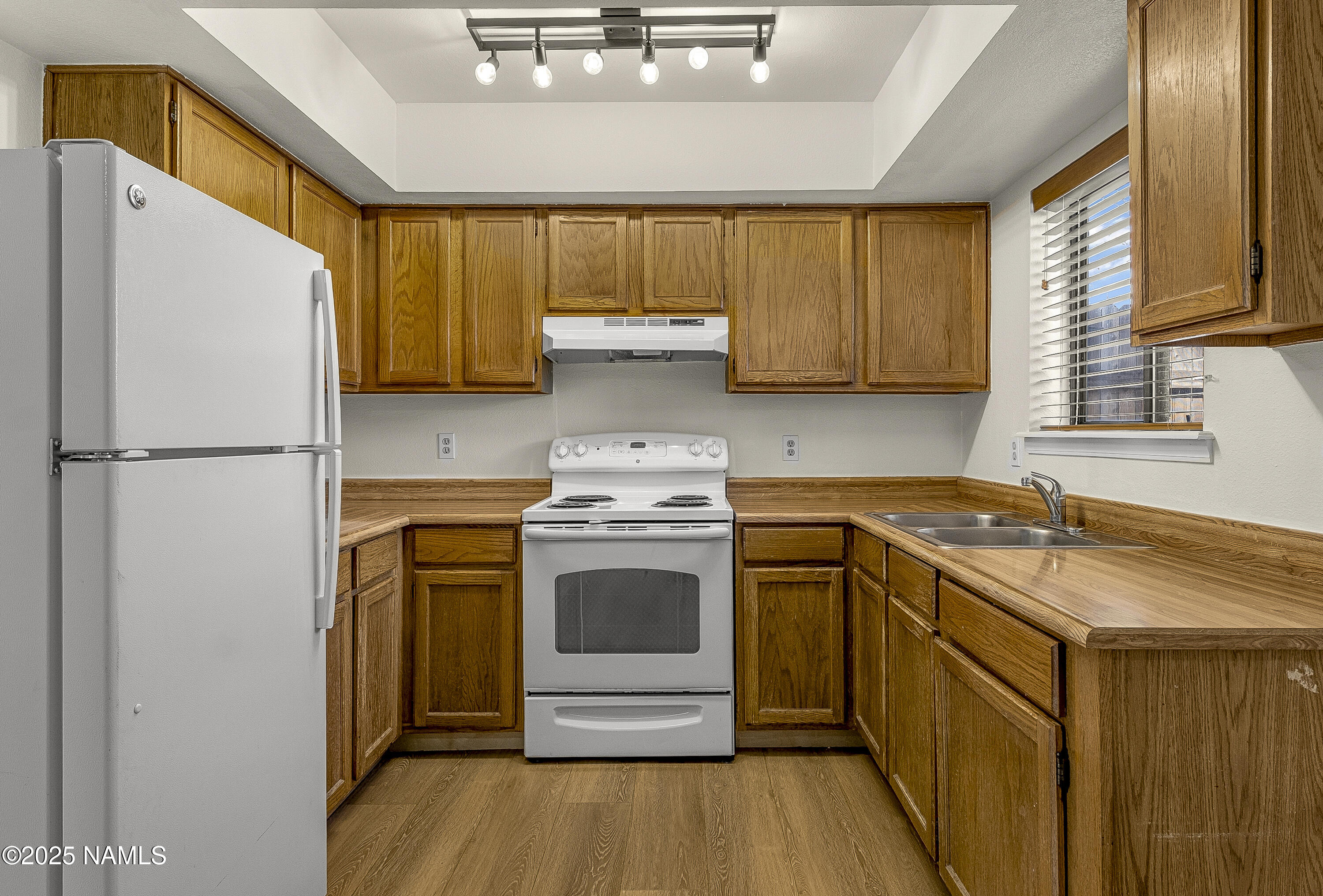 501 W Santa Fe Avenue, 3