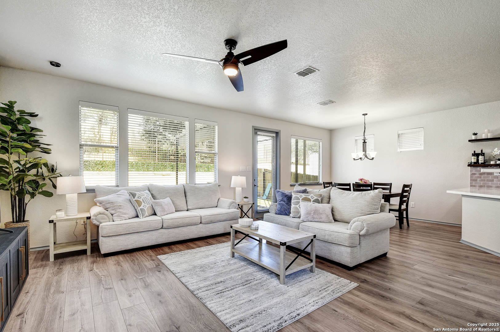 1407 Nicholas Manor