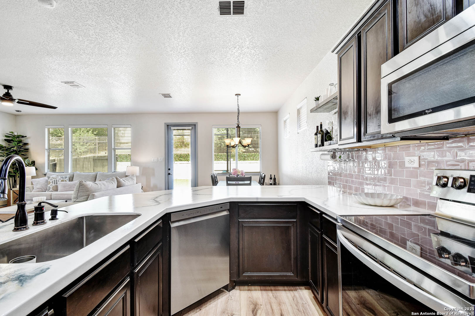 1407 Nicholas Manor