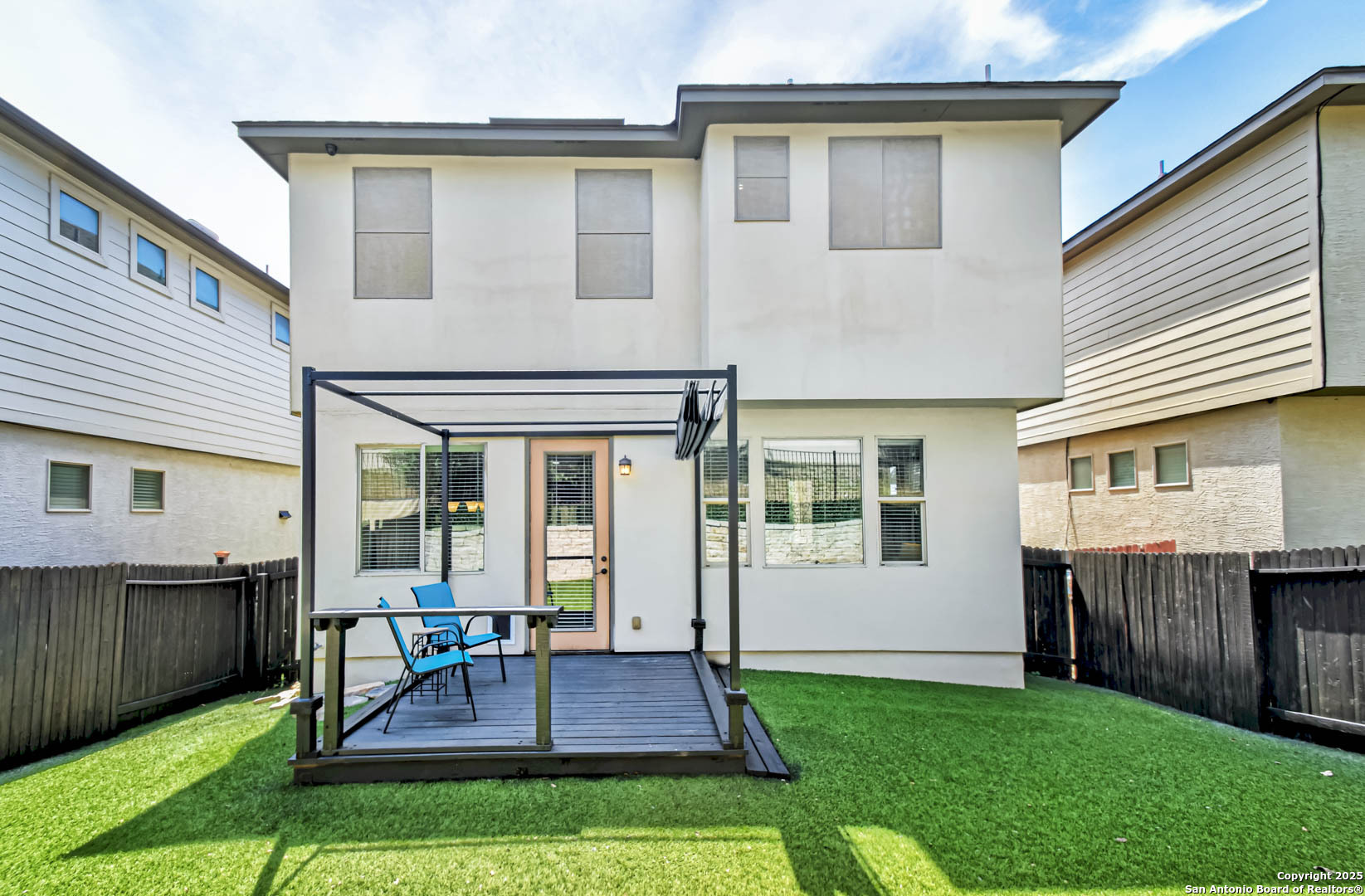 1407 Nicholas Manor