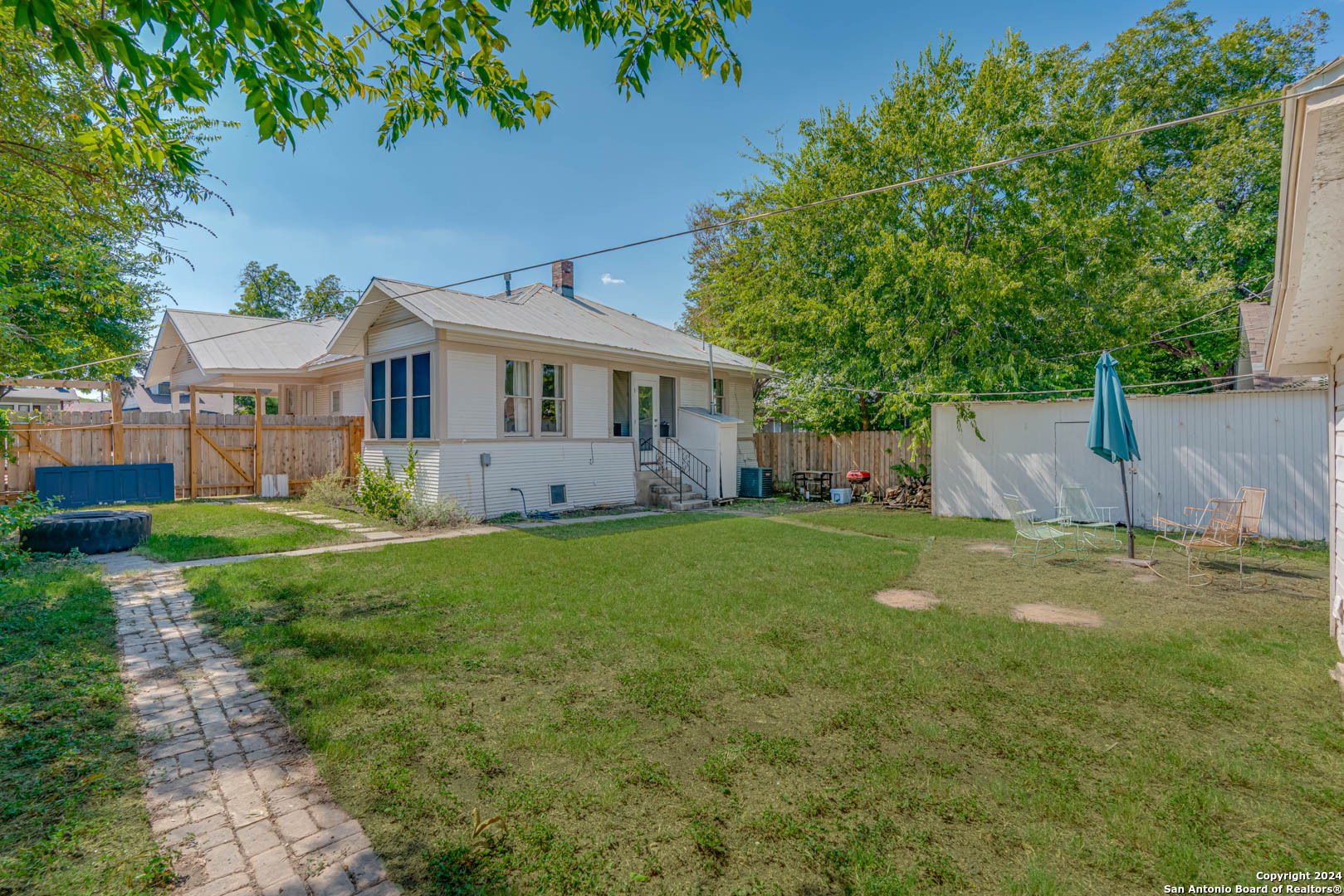 1031 W MULBERRY AVE