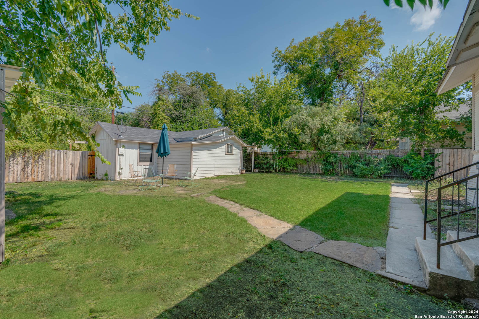 1031 W MULBERRY AVE