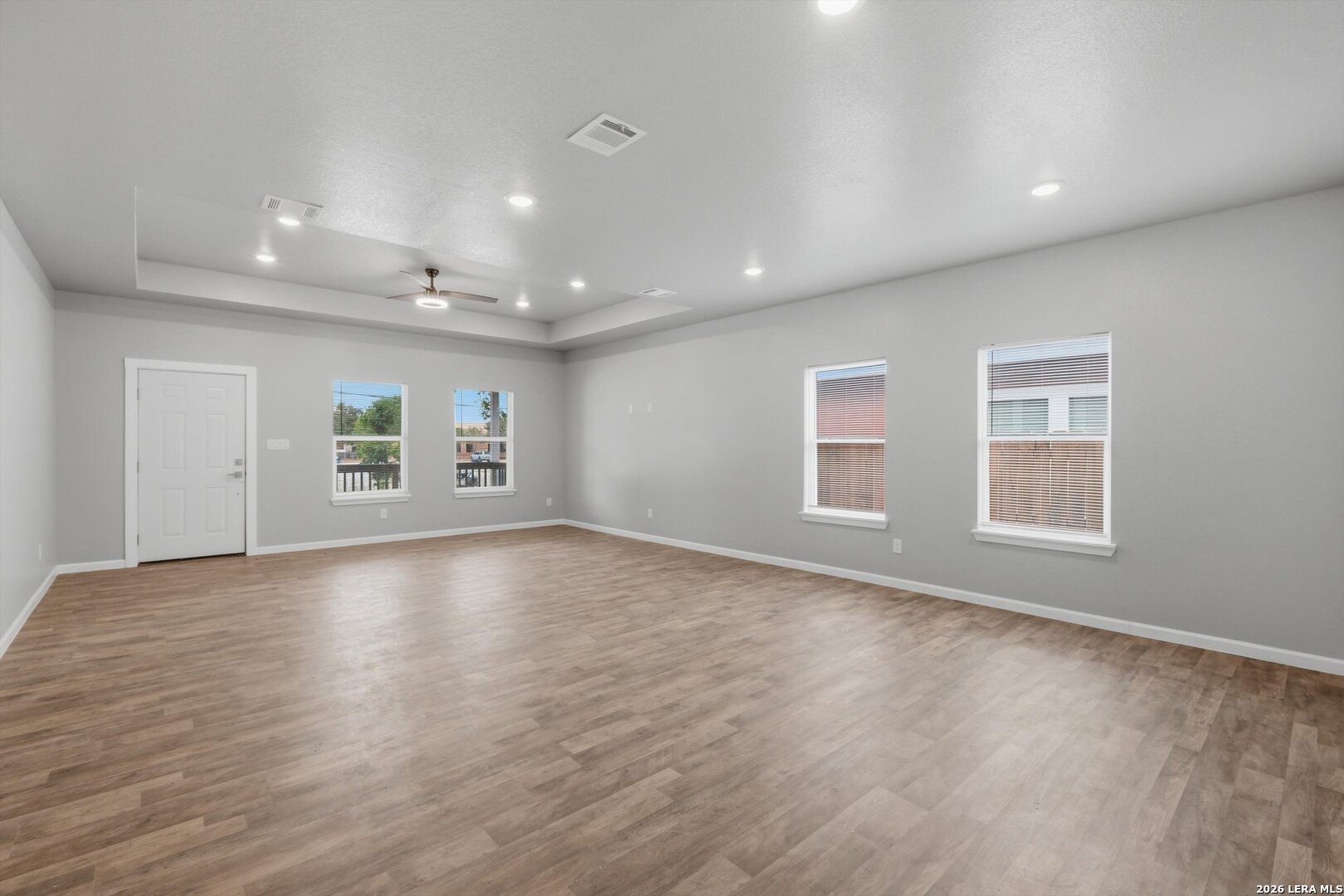 3719 Commercial
