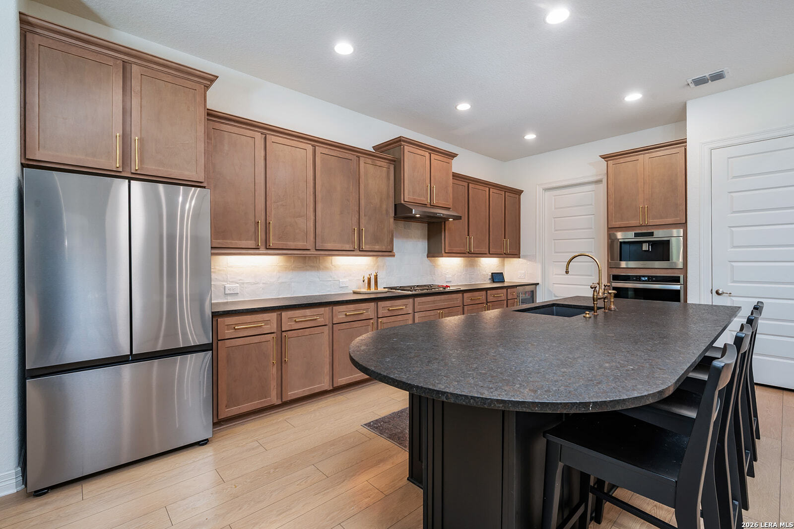 1626 Buttonwood