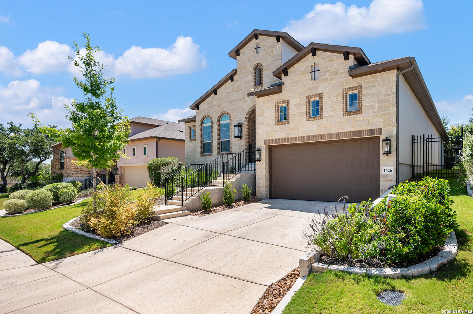 1626 Buttonwood