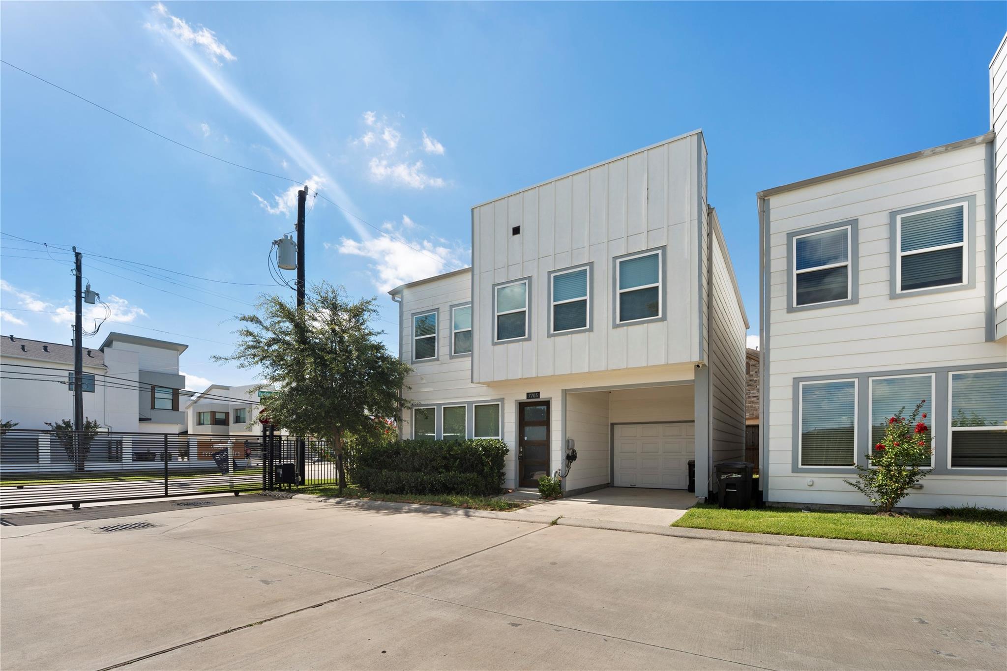 7703 Rainbow Close Lane