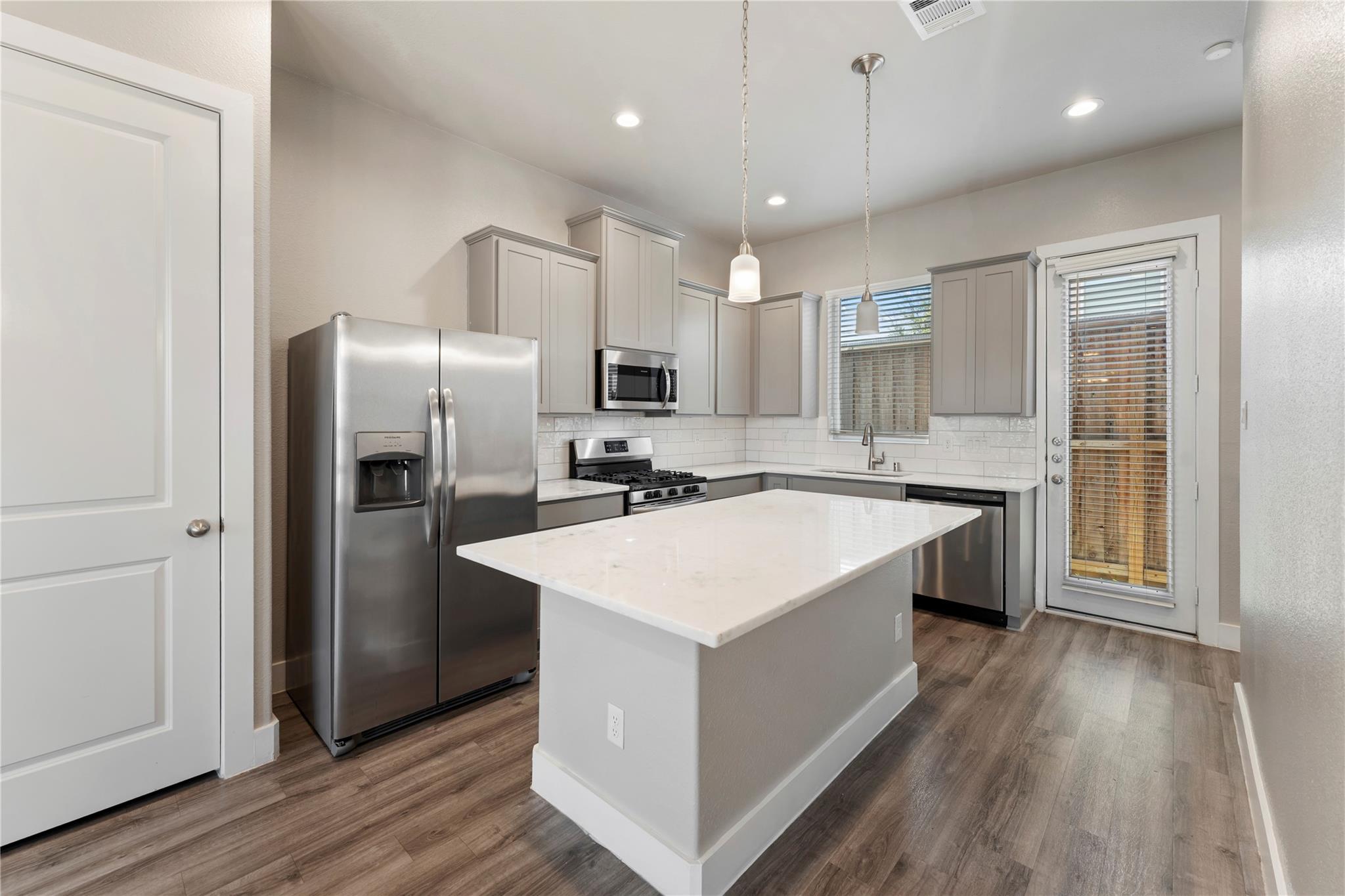 7703 Rainbow Close Lane