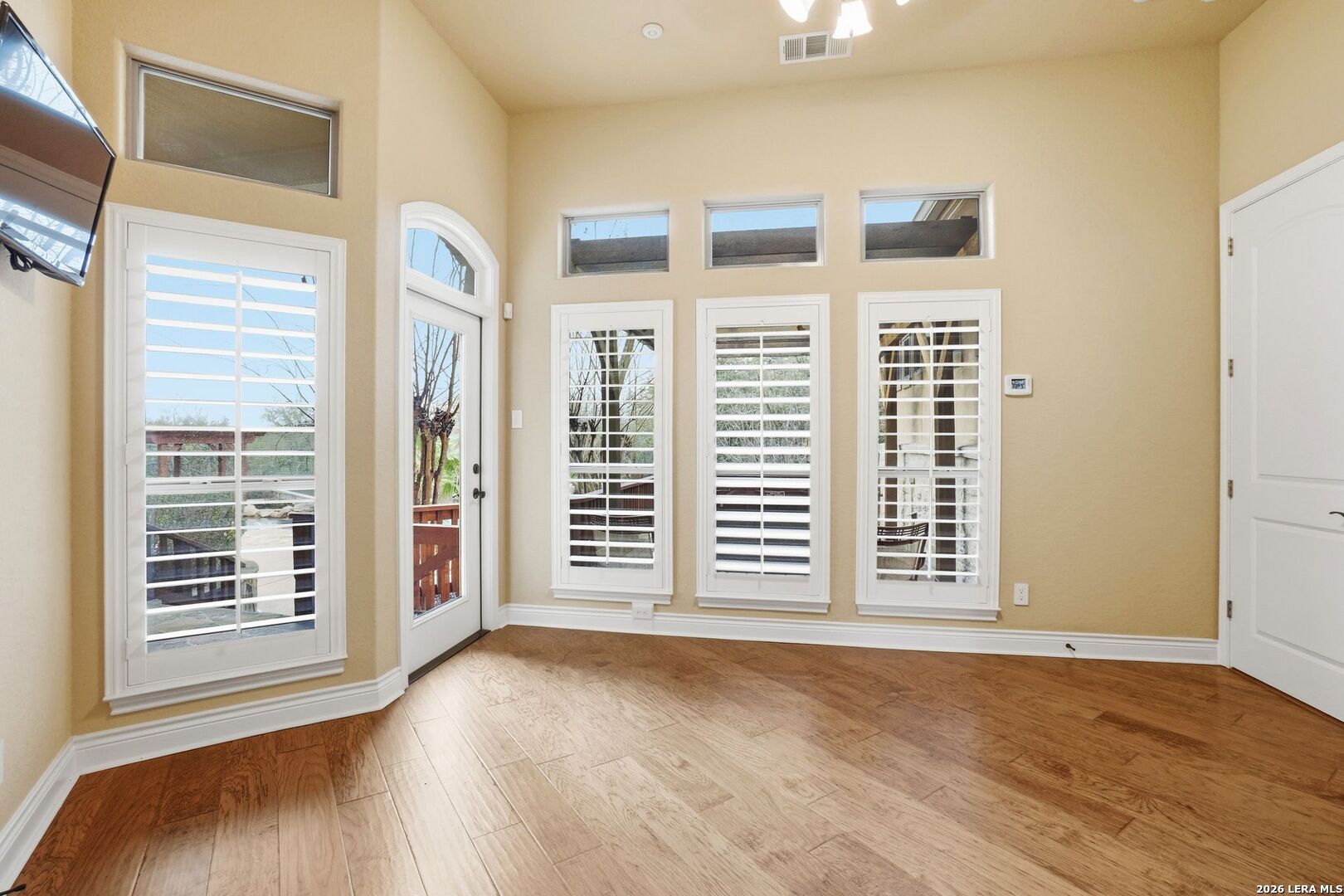 16227 San Cayetano