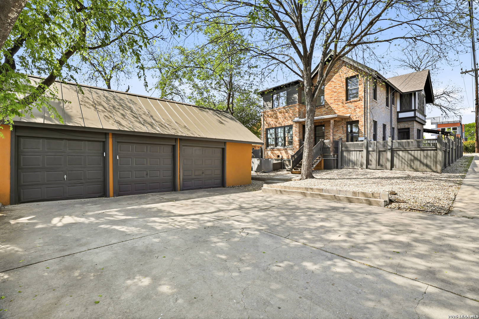 162 Davis Ct Unit: B