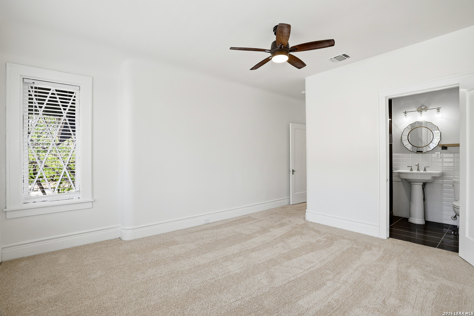 162 Davis Ct Unit: B