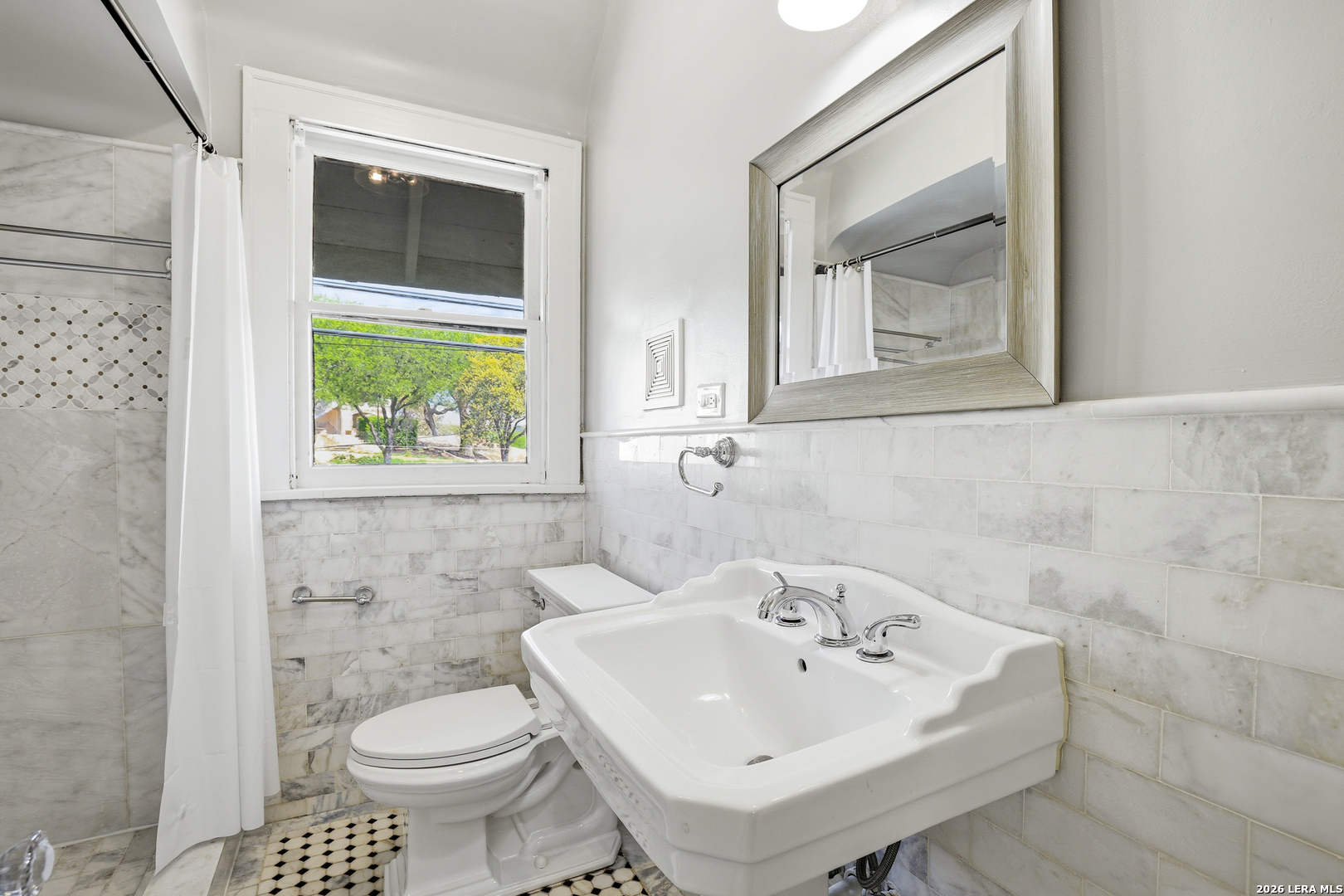 162 Davis Ct Unit: B