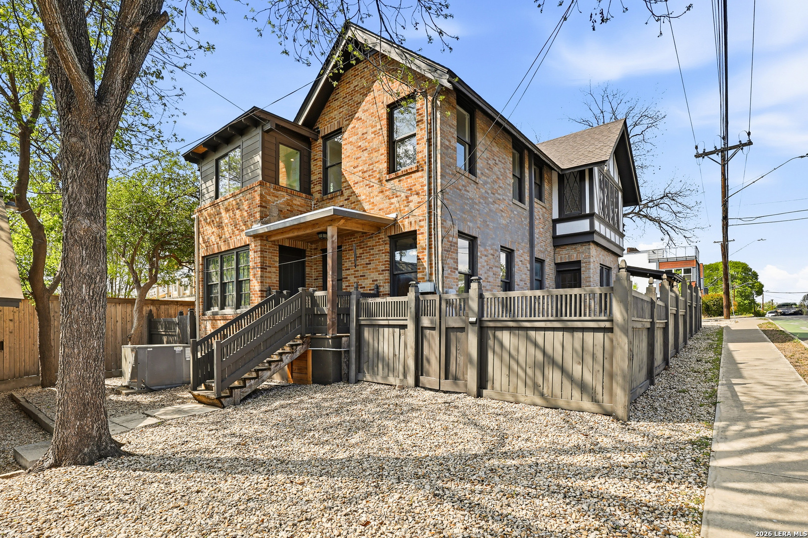 162 Davis Ct Unit: B
