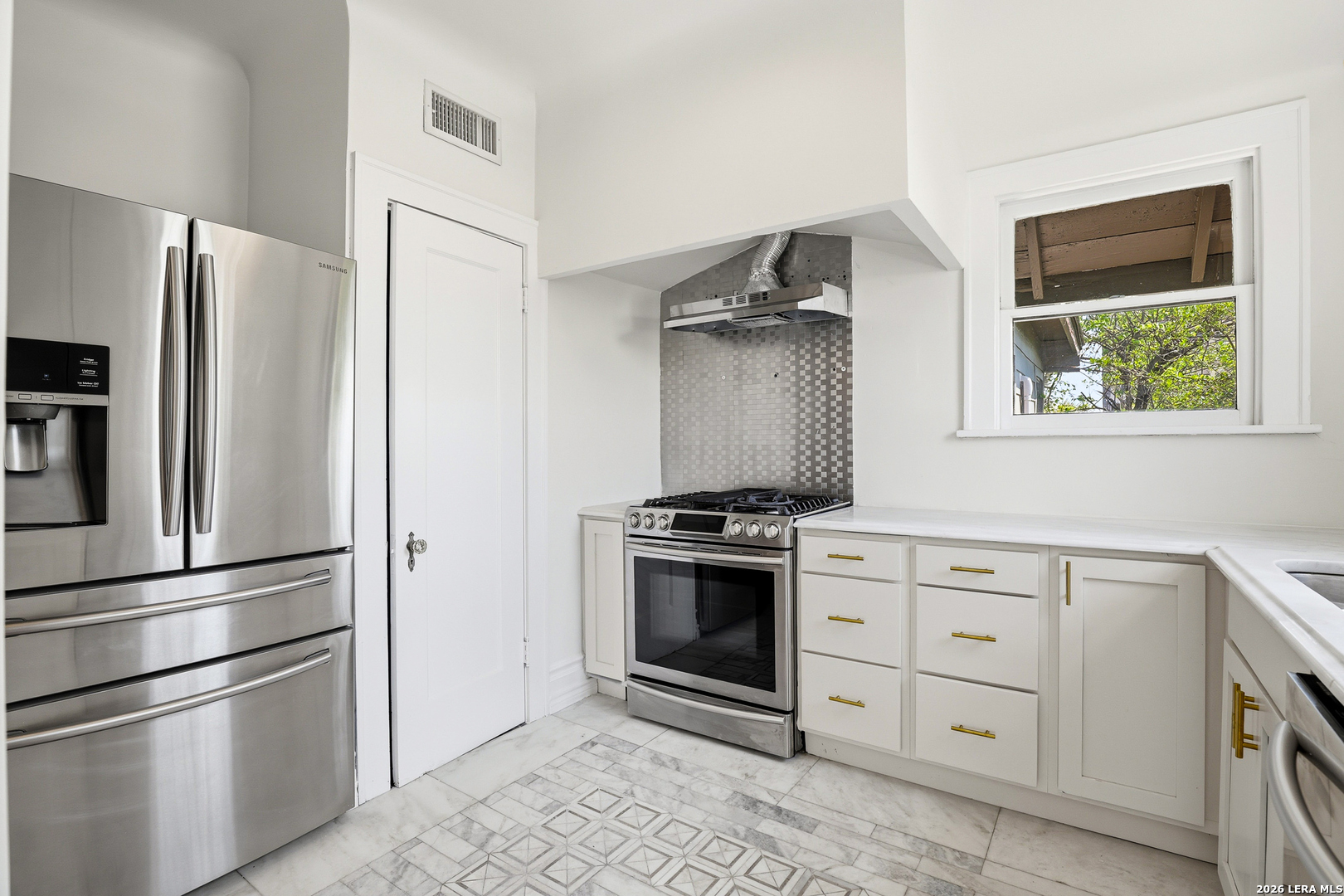 162 Davis Ct Unit: B