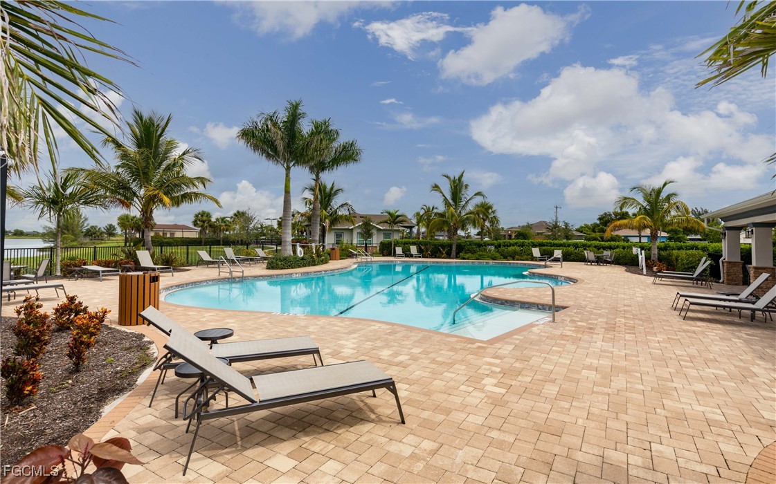 374 Spring Hill Lake LOOP