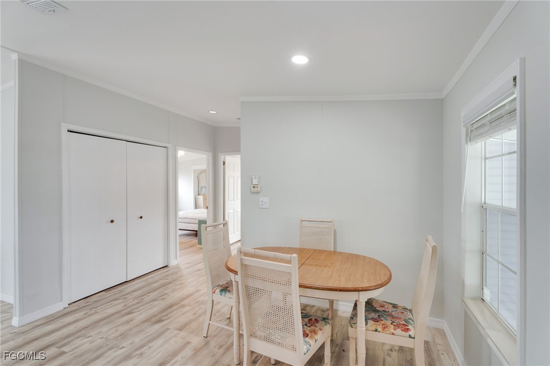 15 Freeman AVE