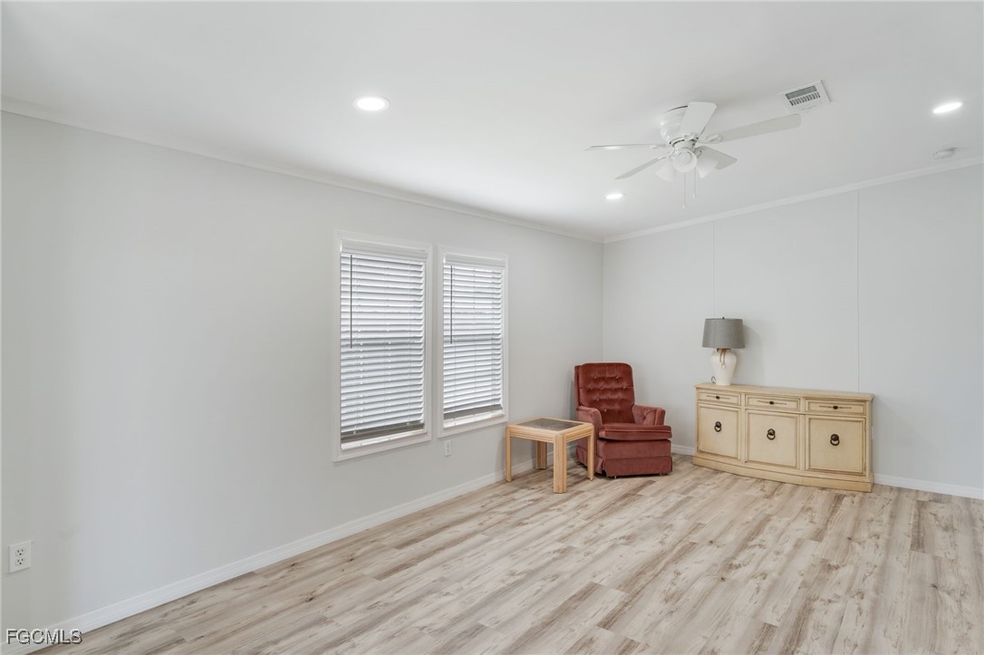 15 Freeman AVE