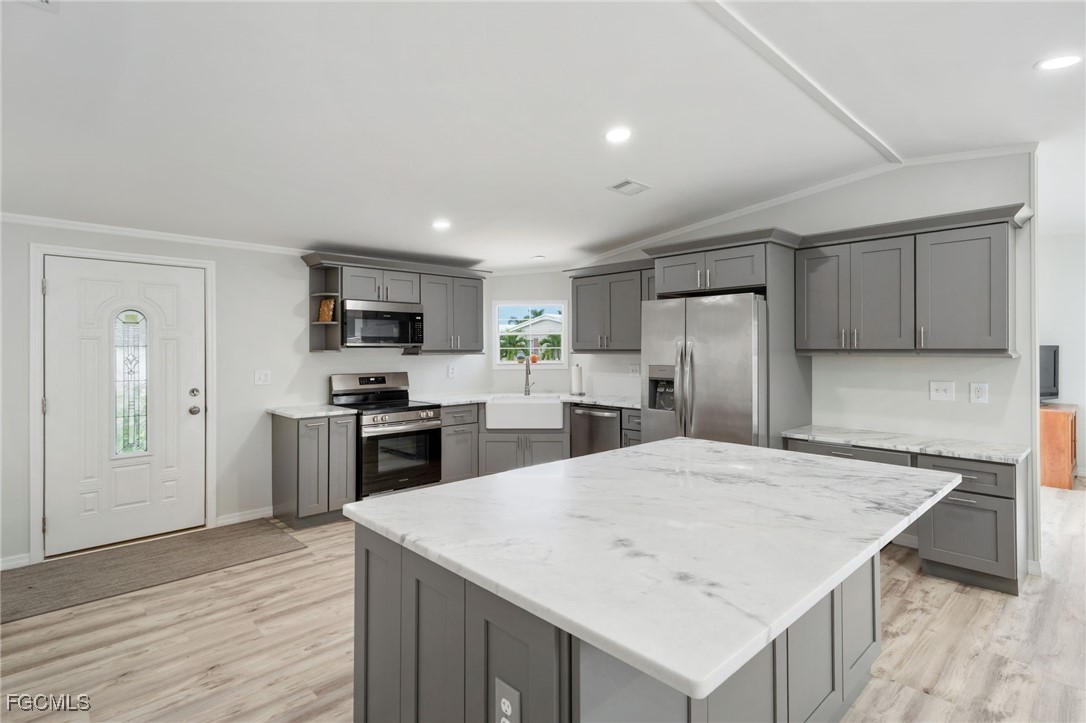15 Freeman AVE