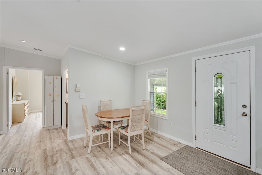 15 Freeman AVE