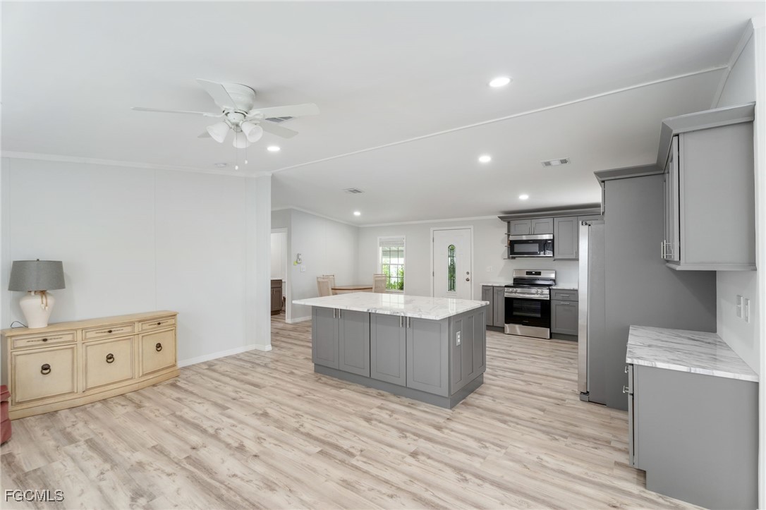 15 Freeman AVE