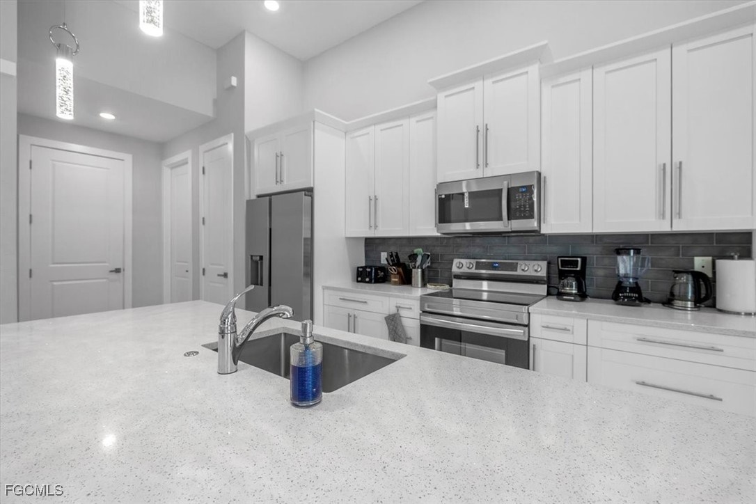 1716 SW 44th TER
