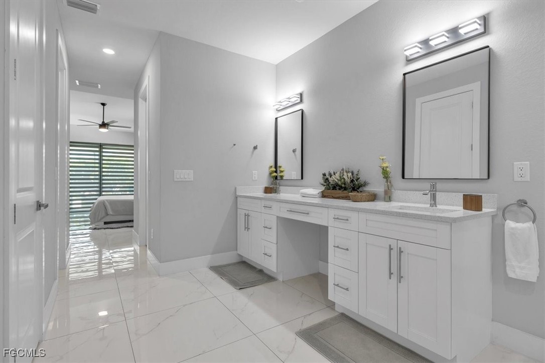 1716 SW 44th TER