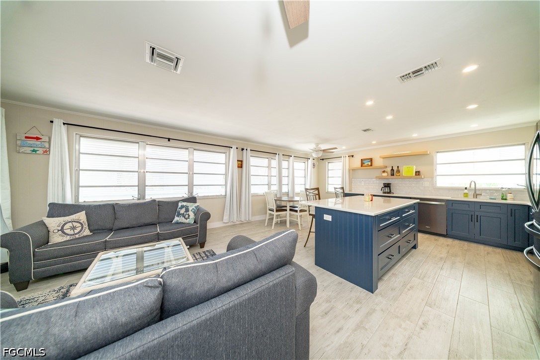 119 Andre Mar DR