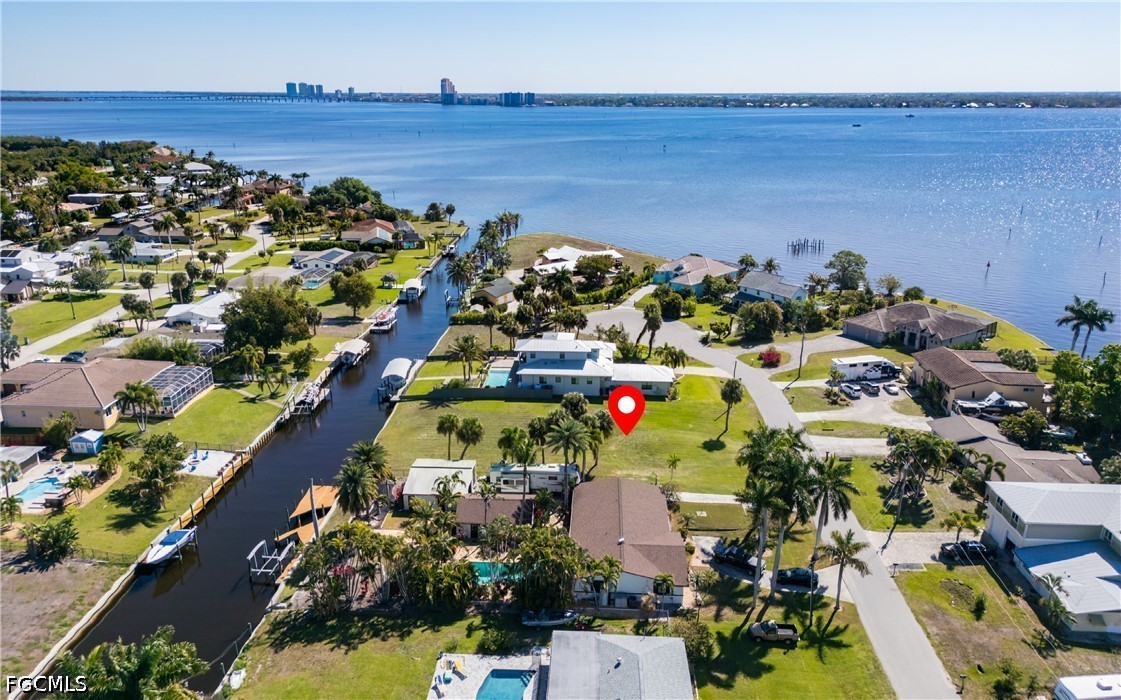 1820 Marina CIR