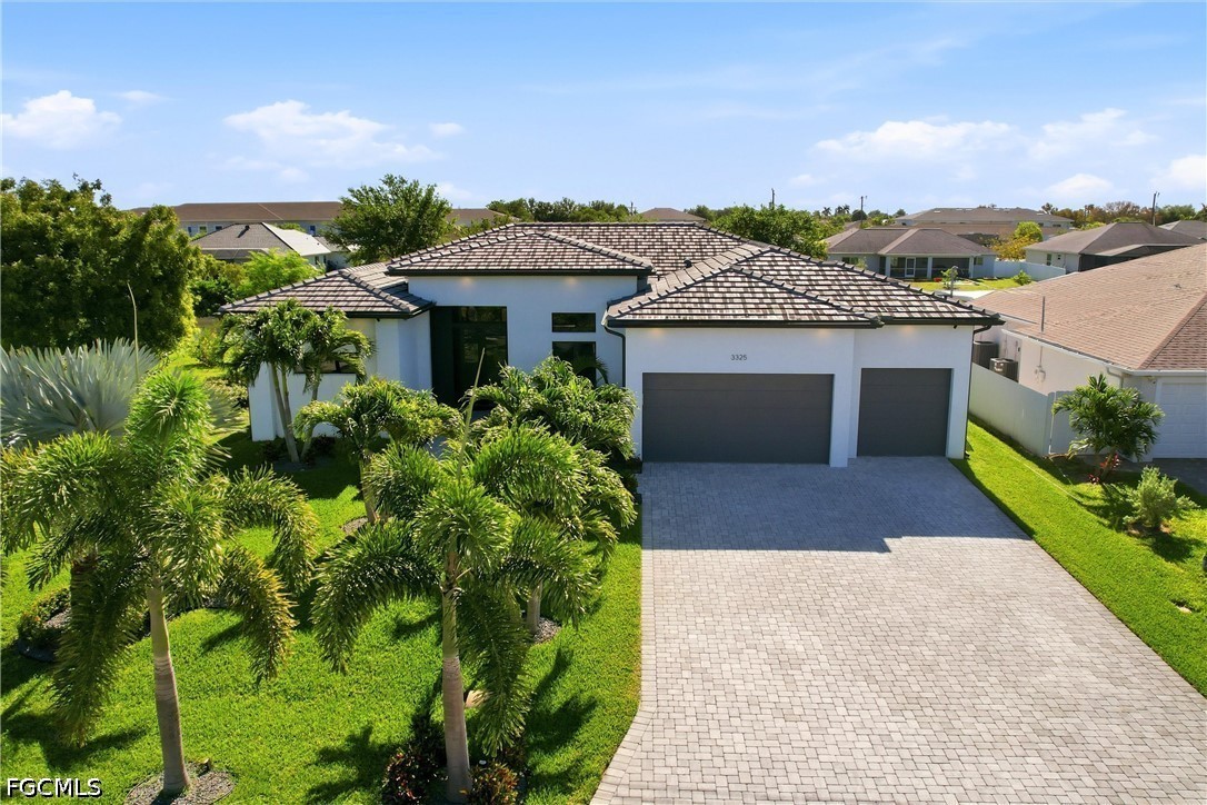 3325 SW 8th CT
