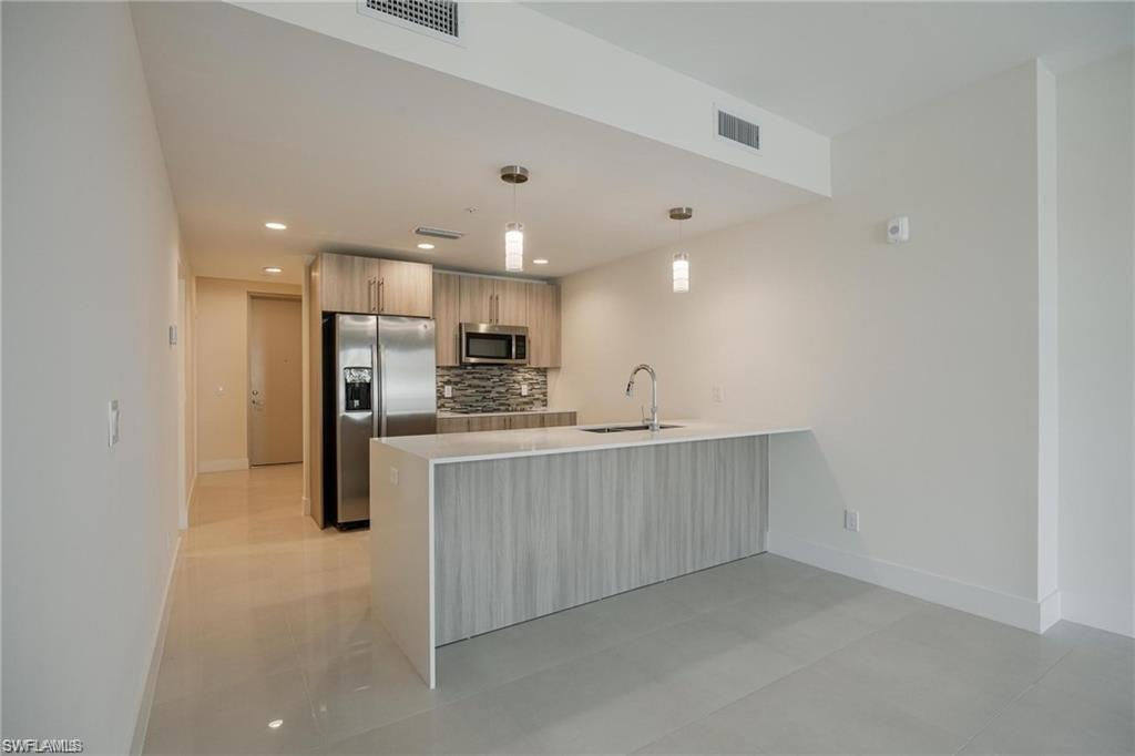 15901 ROYAL POINTE LN 306