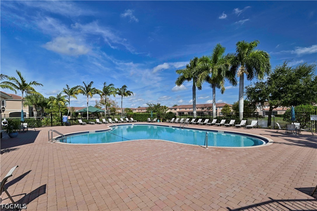 9797 Roundstone CIR