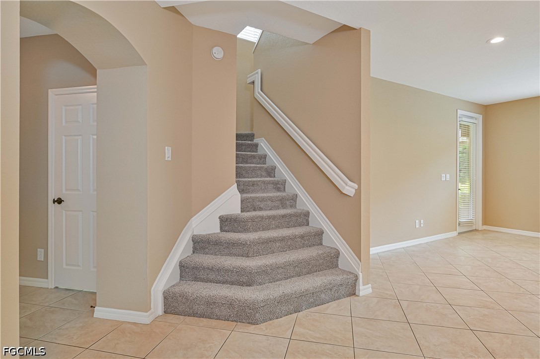 9797 Roundstone CIR