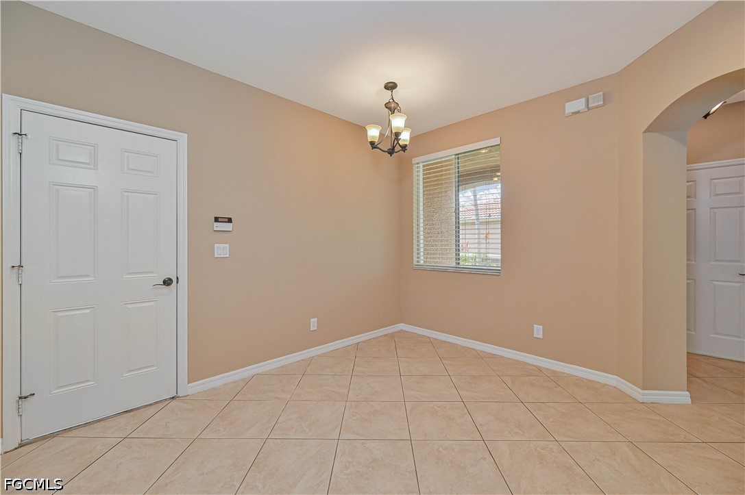 9797 Roundstone CIR