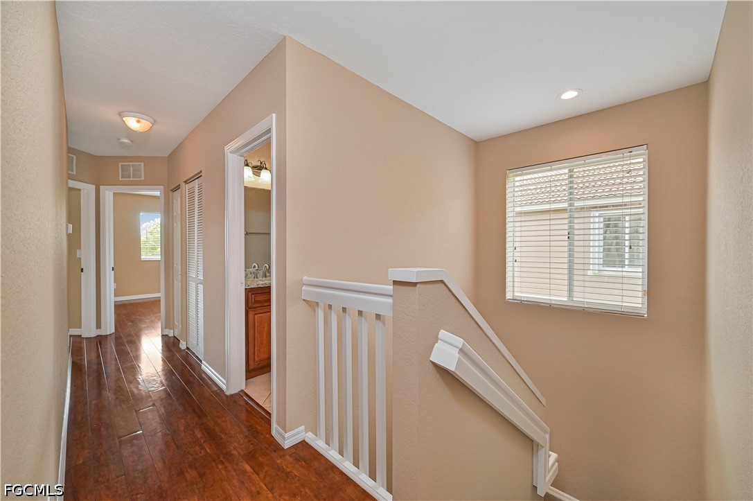 9797 Roundstone CIR